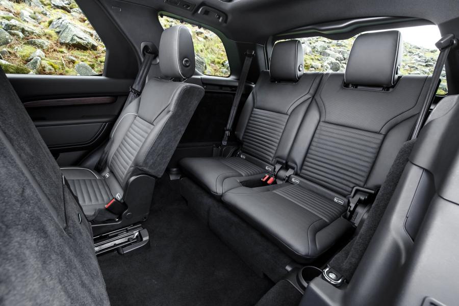 Интерьер Land Rover Discovery HSE 2017 года  (UK) (фото 31 из 40)